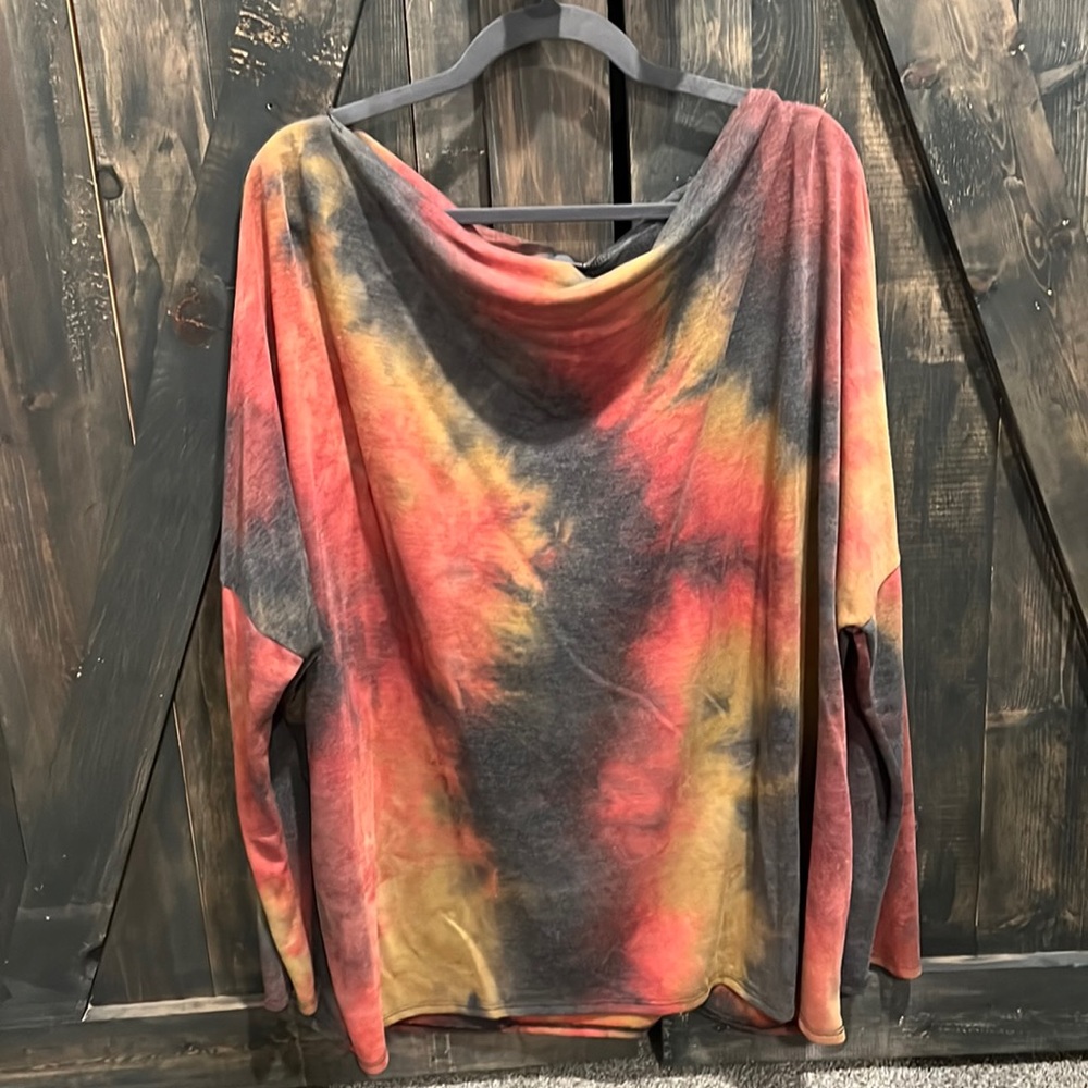 Scoopneck/Off the shoulder lightweight top